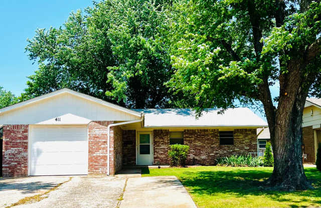 Cute 3BD 1.5BA Home in Edmond!!! - 411 Sunnyside Place, Edmond, OK 73003
