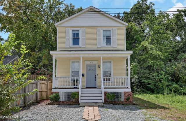 714 Brooks Alley Gallery 1