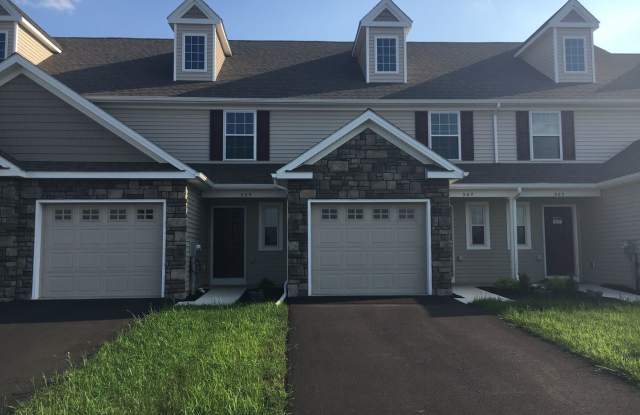 Beautiful 3 Bedroom Townhome in Mt. Joy - 307 Lakeside Crossing, Mount Joy, PA 17552