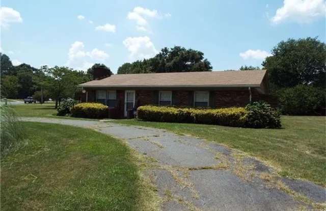 Room in 3 Bedroom Home at Crandon Dr photos photos