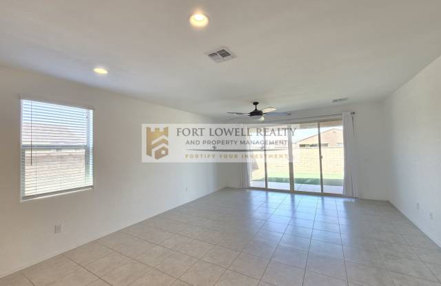 Modern 3 Bed / 2 Bath Home with Open Floor Plan & Community Pool Gallery 4