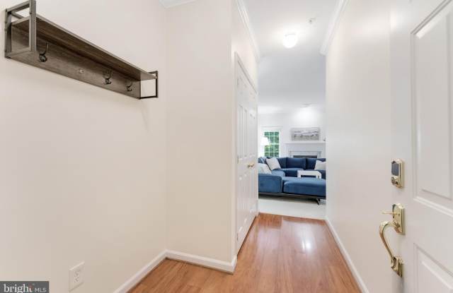 1700 LAKE SHORE CREST Drive Gallery 4