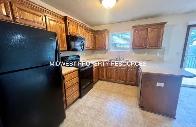 Spacious 3 Bedroom, 2 Bath Townhome available for Lease. Gallery 4