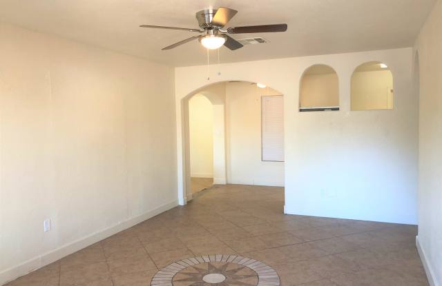 1526 W Cochise Dr Gallery 2