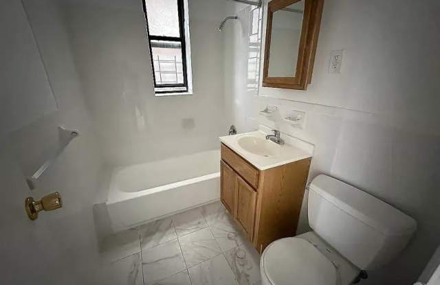 2105 Walton Avenue Gallery 3