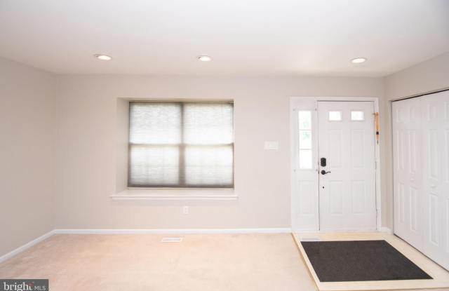 652 LONGWOOD Road Gallery 2