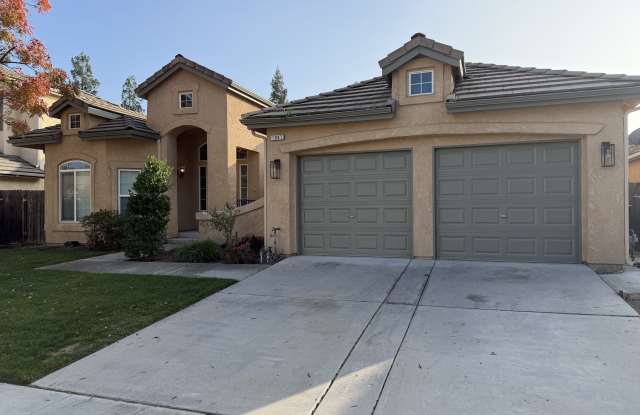 1097 East Sarazen Avenue - 1097 East Sarazen Avenue, Fresno, CA 93730