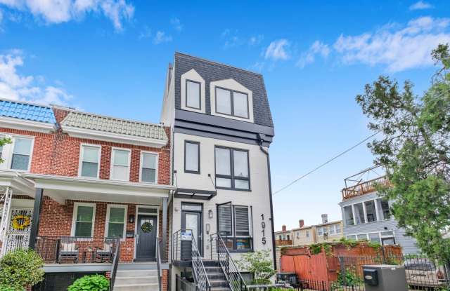Stunning 1 BR + Den/2 BA 2-Level Condo in Langston! photos photos