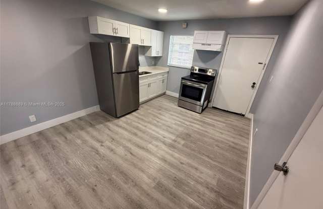 6840 Pembroke Rd photos photos