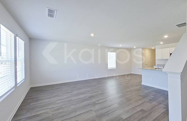 450 Hawthorn Trail Gallery 2