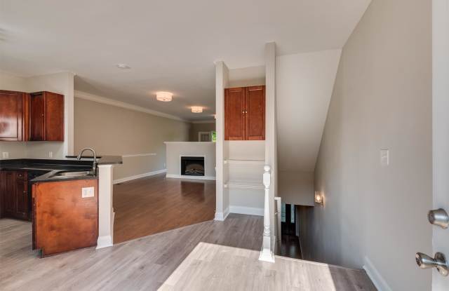1563 Laurel Park Place Gallery 4