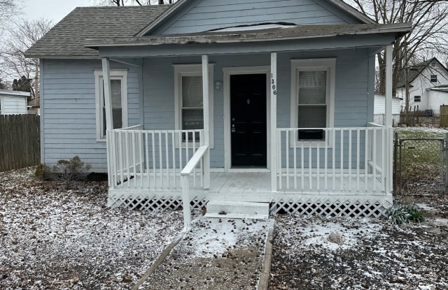 1306 North Walnut Street - 1306 North Walnut Street, Champaign, IL 61820