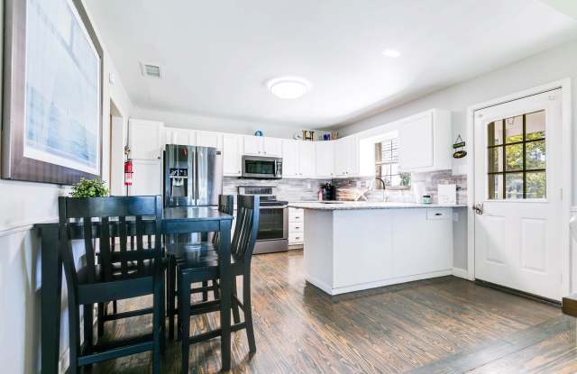 2330 Fisherman's Road Gallery 4