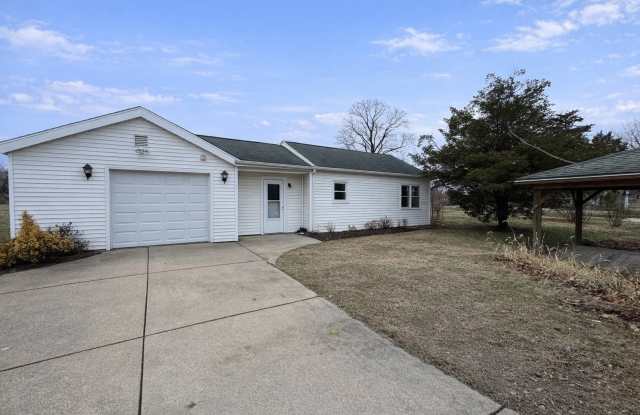 Spacious 2-Bedroom Home with Garage and Basement! - 3108 A Street, Whiteside County, IL 61071