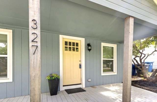 327 E Hull Street Gallery 1