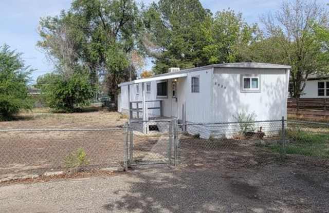 Cozy 3 Bed Mobile Home Gallery 1