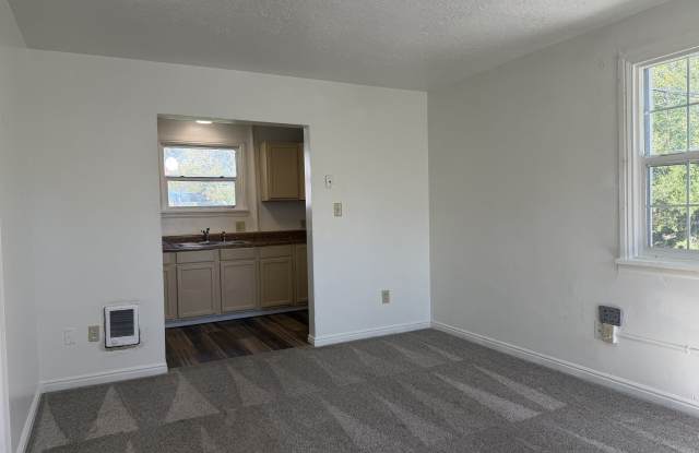 980 Iona Street - 2 Gallery 3