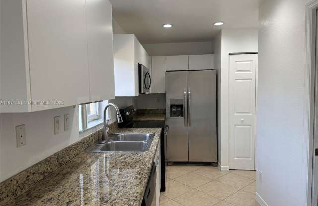 324 NE 3rd St photos photos