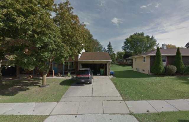 2193 Packerland Drive - 2193 Packerland Drive, Green Bay, WI 54304