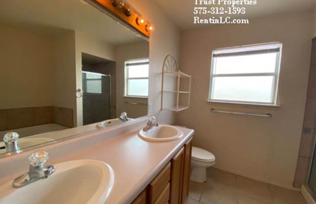 Spacious home in Elks Club - 3030 Jennifer Street, Las Cruces, NM 88005