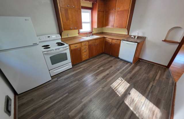 $1,000| 2BD 1BA| 513 Putnam Dr | Available Now! photos photos