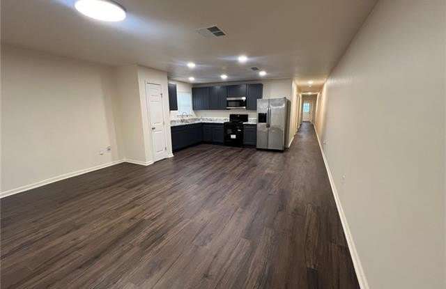 3925 RONEAGLE Way Gallery 3