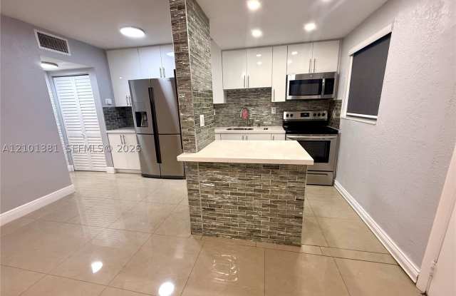 1629 NW N River Dr Gallery 1