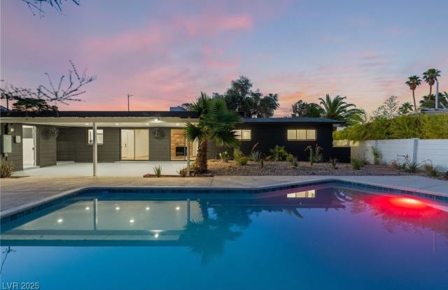548 E Oakey Boulevard photos photos