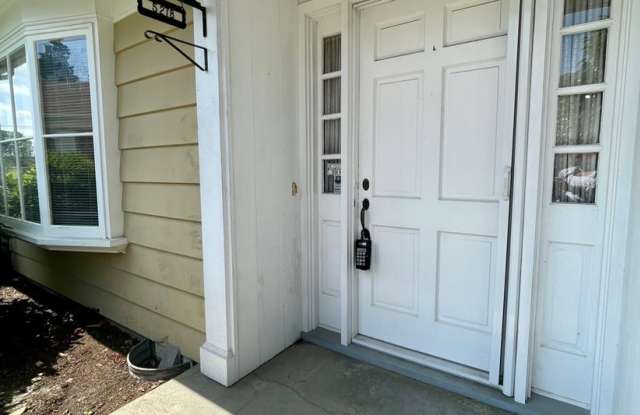 Stunning Two-bedroom In SW Portland~ Great Natural Light~ Two Wood Burning Fireplaces~ Covered Carport with Electric Opener~ Serene Outdoor Patio~ Fur Babies Welcome photos photos