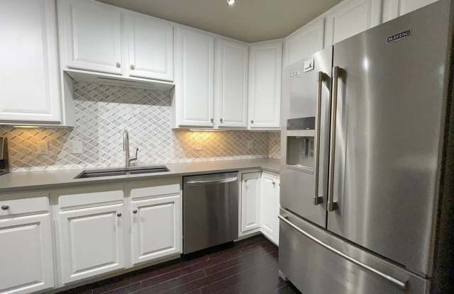 Spacious 2 Bed, 2 Bath + Office Townhome with Attached Garage | Broadlands Community Gallery 4