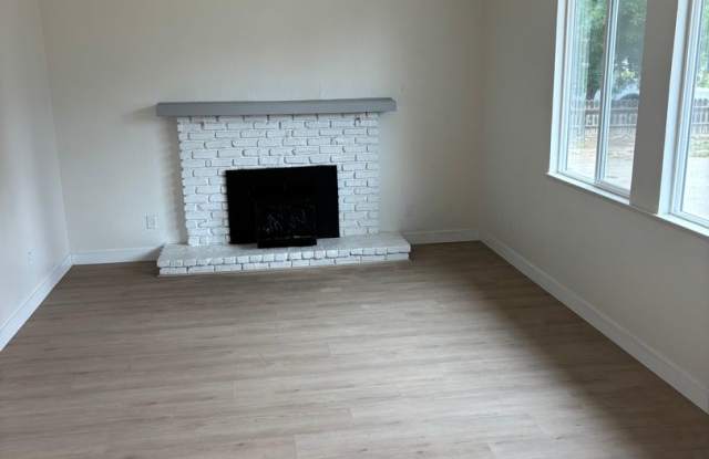 4 B/D 2 BA Home in Gridley AVAILABLE NOW! Gallery 3