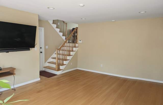 2109 Clark Ln Gallery 4