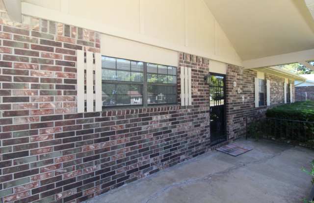 305 Southwest 10th Street Gallery 4