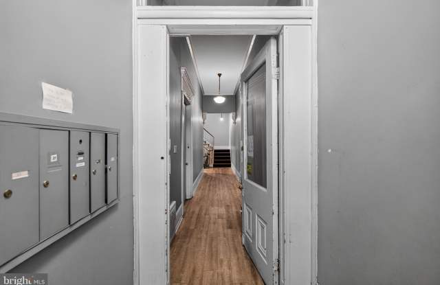 1816 PINE Street Gallery 2