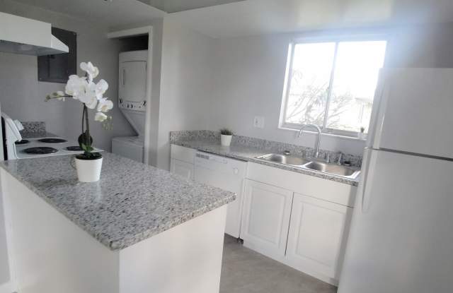 Beautiful 2/1 w Garage Condo x Rent close to Windermere! - 4110 Yellow Pine Lane, Orlando, FL 32811 Beautiful 2/1 w Garage Condo x Rent close to Windermere! - 4110 Yellow Pine Lane, Orlando, FL 32811