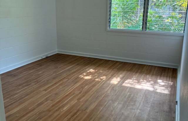 Recently Refurbished 2-Bedroom Near Kapiʻolani Park and Waikīkī Gallery 1