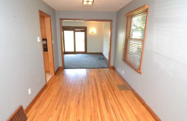 4620 Vallacher Avenue Gallery 3