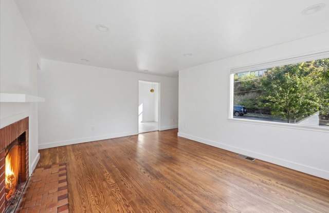 2Bd/1Ba Seattle Home Gallery 4