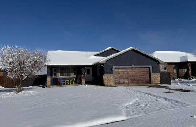 ALL PROSPECTIVE TENANTS MUST SUBMIT A $58 NON-REFUNDABLE APPLICATION FEE PER APPLICANT ONLINE AND BE PRE-QUALIFIED PRIOR TO ANY SHOWINGS photos photos