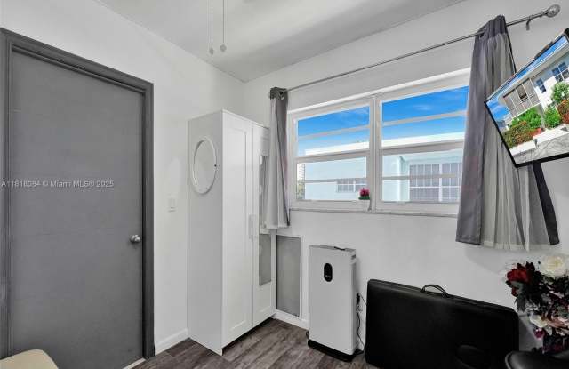 2858 Pine Tree Dr Gallery 3