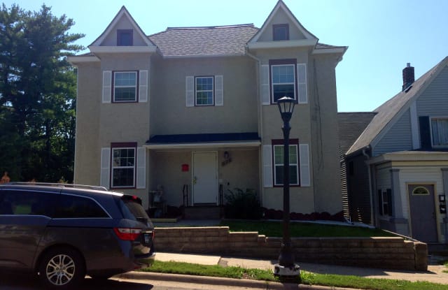 674 Lawson Ave E Apt 2 - 674 Lawson Avenue East, St. Paul, MN 55106