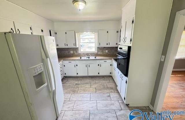 1114 Retlaw Street NW Gallery 3