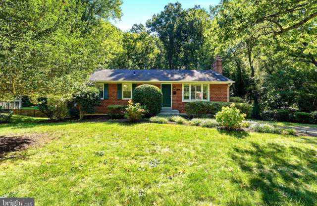 Lovely, updated rambler with finished walk-out basement! Gallery 1