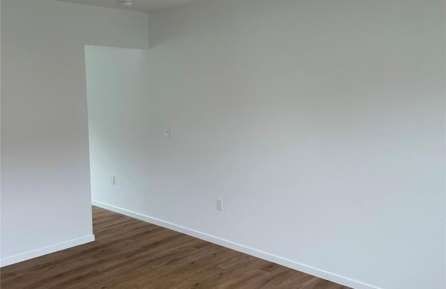 325 Montauk Highway Gallery 2