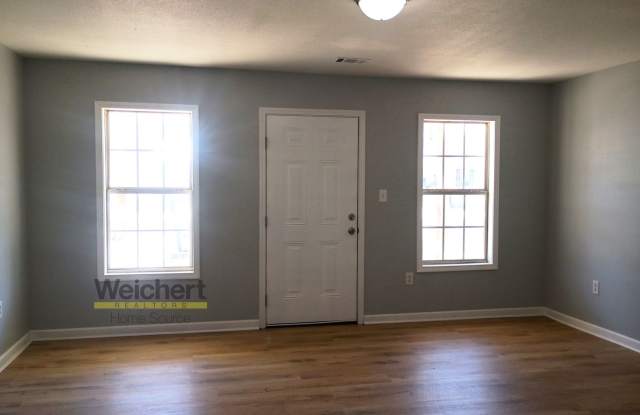 Freshly Remodeled 3BR/2BA with Carport & Spacious Backyard Gallery 3