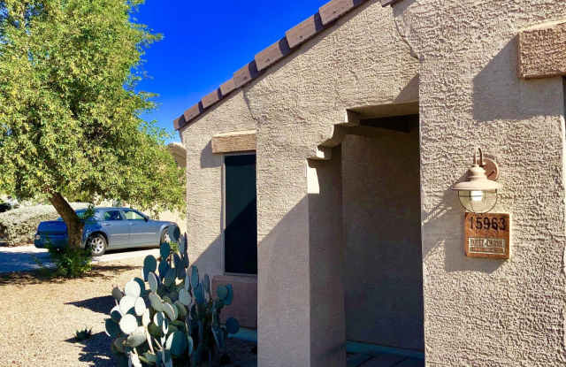 15963 W LARKSPUR Drive Gallery 4
