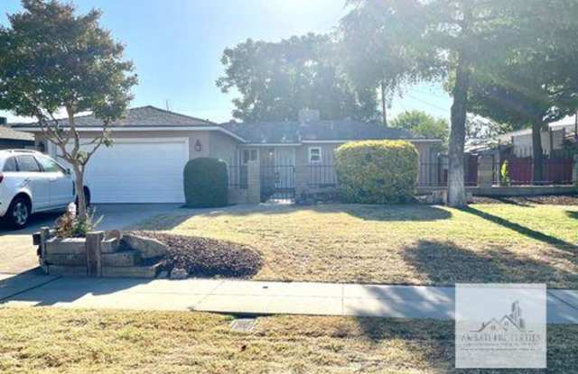 Lovely 3 Bedroom 1.5 Bath in Clovis photos photos