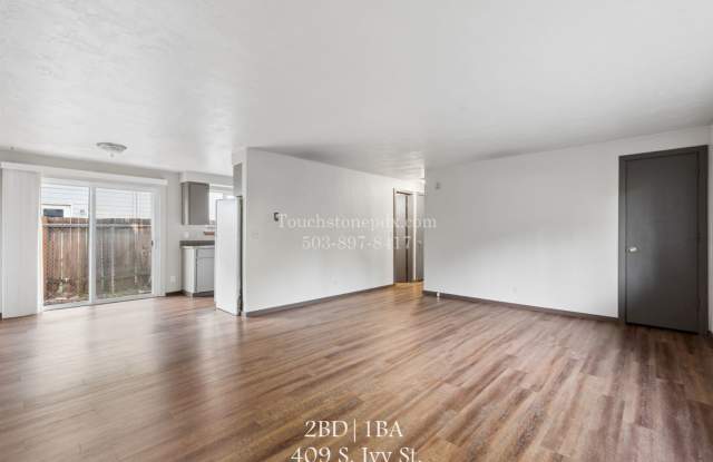 Comfortable Canby 2 Bed Apartment with Patio Access & Two Parking Spaces Gallery 1