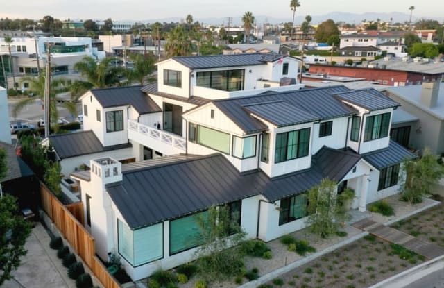 333 Holmwood Drive - 333 Holmwood Drive, Newport Beach, CA 92663