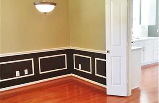 3301 Woodberry Lane Gallery 4
